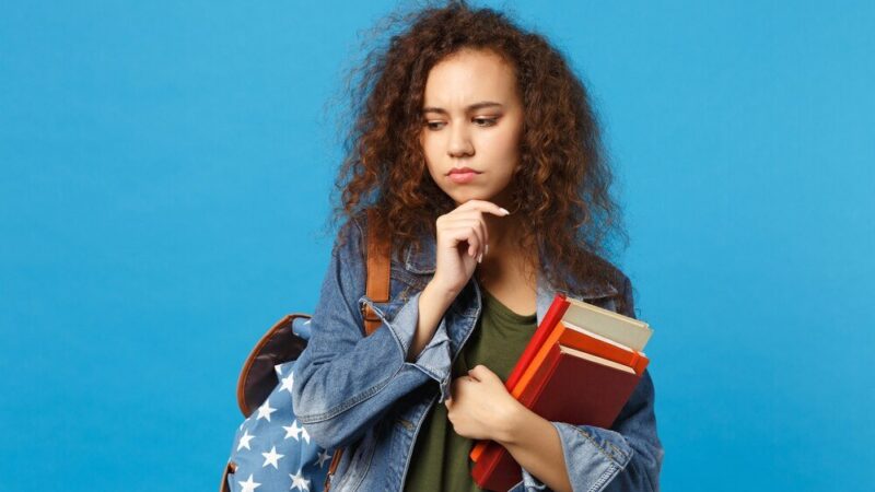 Czy uczelnia ubezpiecza studentów – co warto wiedzieć?
